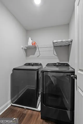 an empty room with windows and ceiling fan