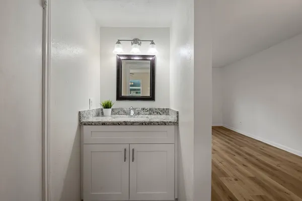 $1,800 | 1701 Upland Drive, Unit 114, Houston, TX 77043