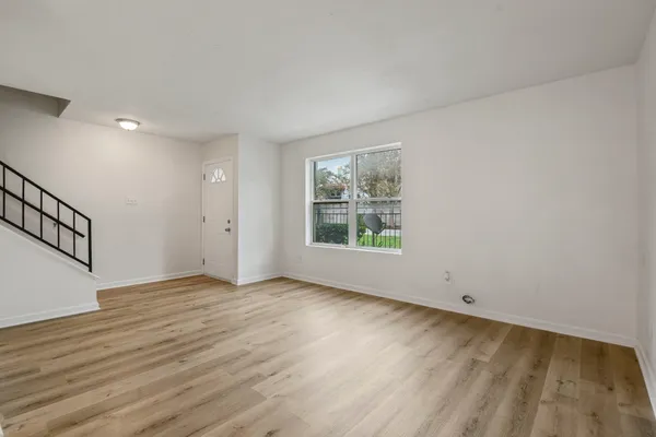 $1,800 | 1701 Upland Drive, Unit 114, Houston, TX 77043