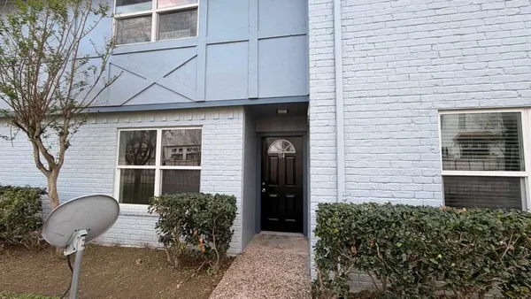$1,800 | 1701 Upland Drive, Unit 114, Houston, TX 77043