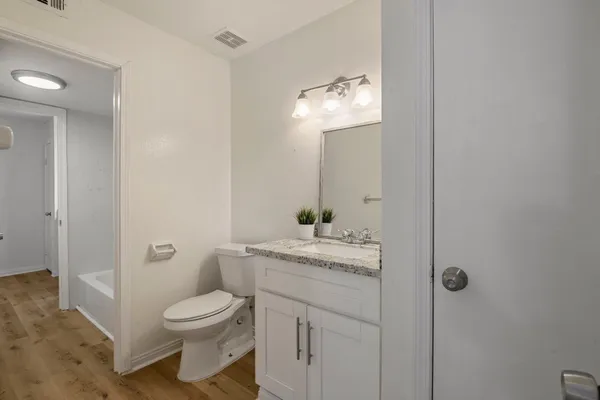 $1,800 | 1701 Upland Drive, Unit 114, Houston, TX 77043