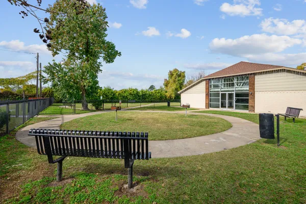 $1,800 | 1701 Upland Drive, Unit 114, Houston, TX 77043