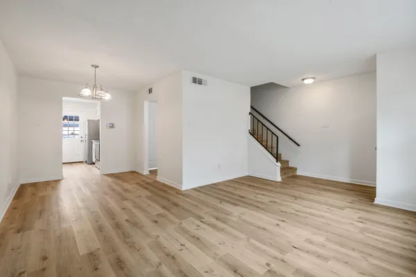 $1,800 | 1701 Upland Drive, Unit 114, Houston, TX 77043