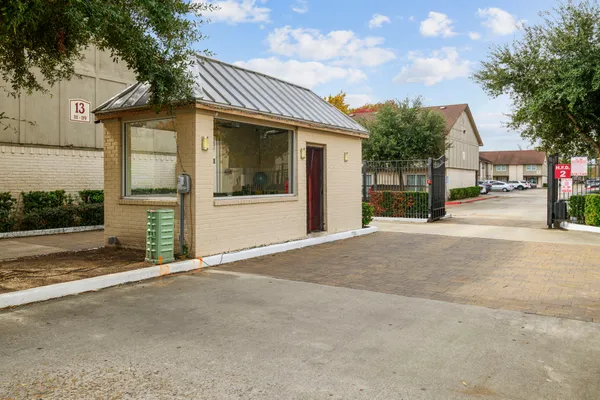 $1,800 | 1701 Upland Drive, Unit 114, Houston, TX 77043