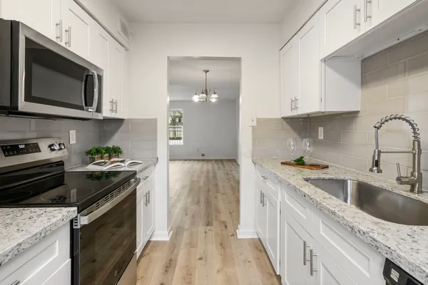 $1,800 | 1701 Upland Drive, Unit 114, Houston, TX 77043