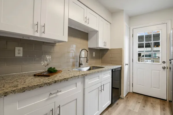 $1,800 | 1701 Upland Drive, Unit 114, Houston, TX 77043