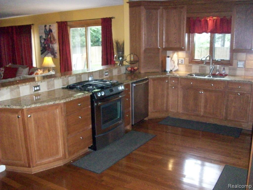 2544 Eaton Gate Road Lake Orion, MI 48360 - Photo 10 of 15 10.jpg