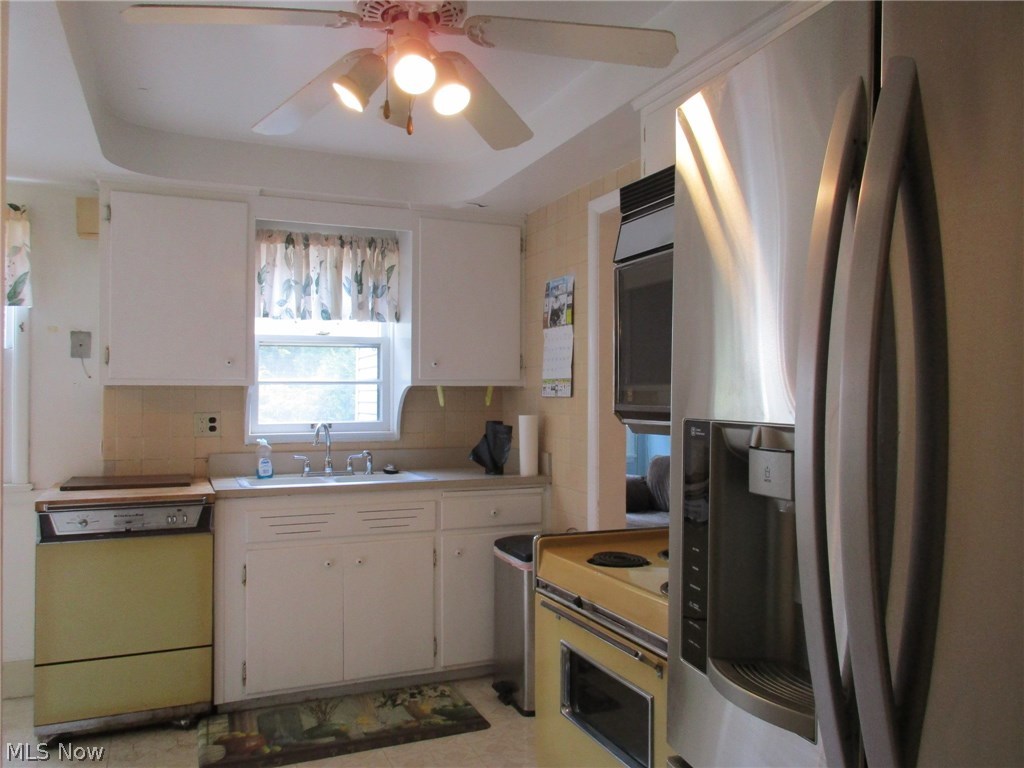 4536 Greenwold Road Cleveland, OH 44121 - Photo 4 of 23