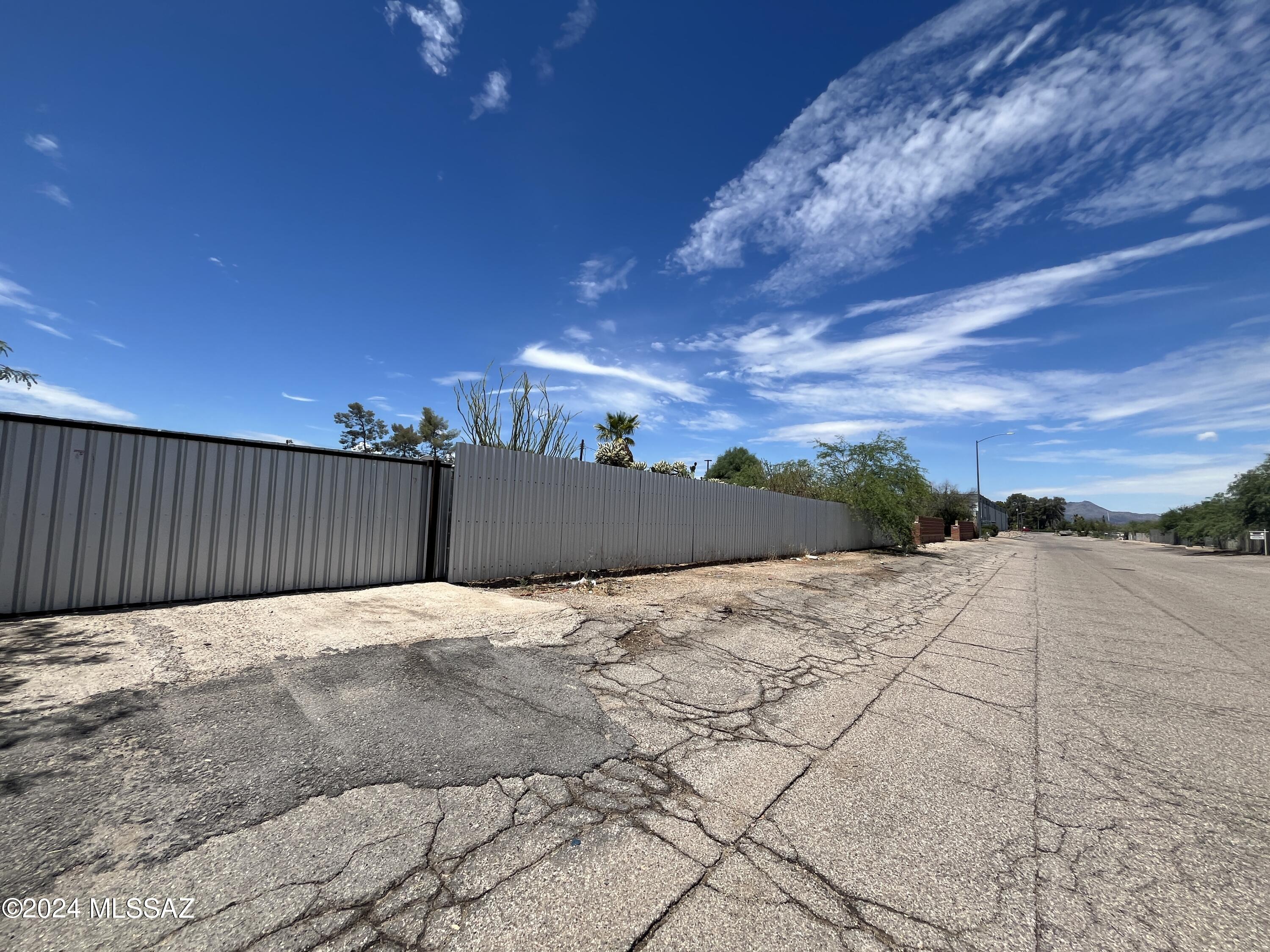 215 West Navajo Road, Unit A Tucson, AZ 85705 - Photo 4 of 34