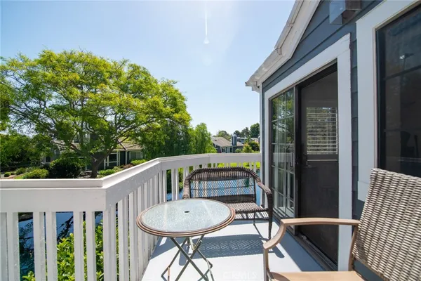 $825,000 | 8192 Sandcove Circle, Unit 204, Huntington Beach, CA 92646