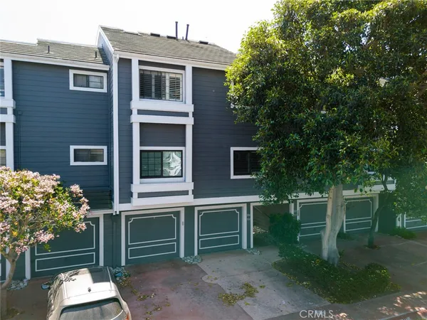 $825,000 | 8192 Sandcove Circle, Unit 204, Huntington Beach, CA 92646
