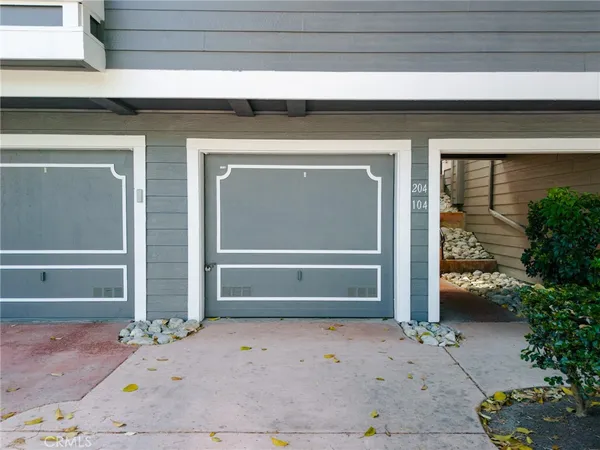 $825,000 | 8192 Sandcove Circle, Unit 204, Huntington Beach, CA 92646