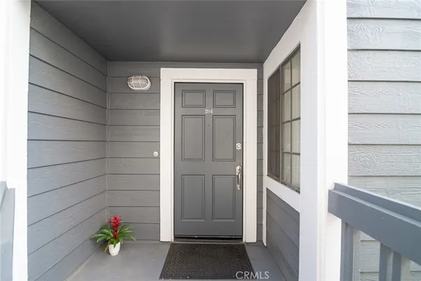 $825,000 | 8192 Sandcove Circle, Unit 204, Huntington Beach, CA 92646