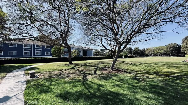 $825,000 | 8192 Sandcove Circle, Unit 204, Huntington Beach, CA 92646