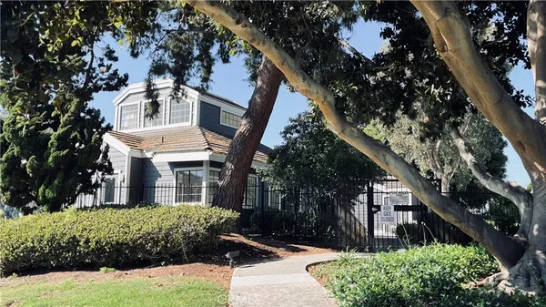 $825,000 | 8192 Sandcove Circle, Unit 204, Huntington Beach, CA 92646