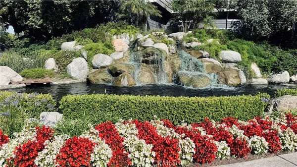 $825,000 | 8192 Sandcove Circle, Unit 204, Huntington Beach, CA 92646