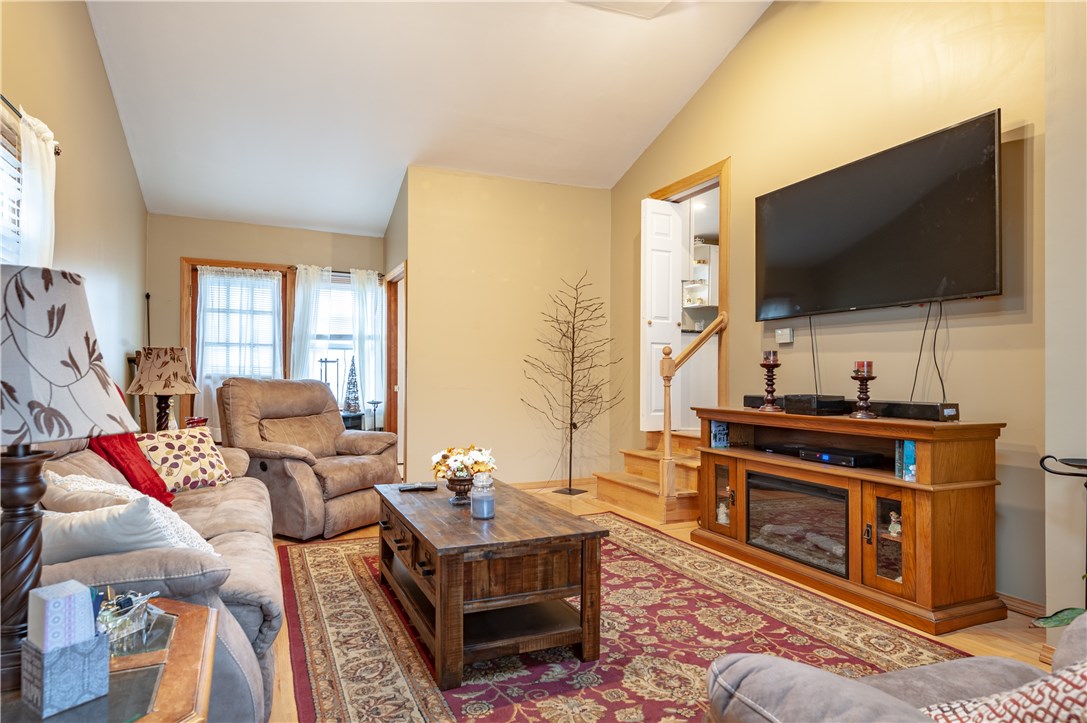 85 Asylum Road Warwick, RI 02886 - Photo 3 of 22