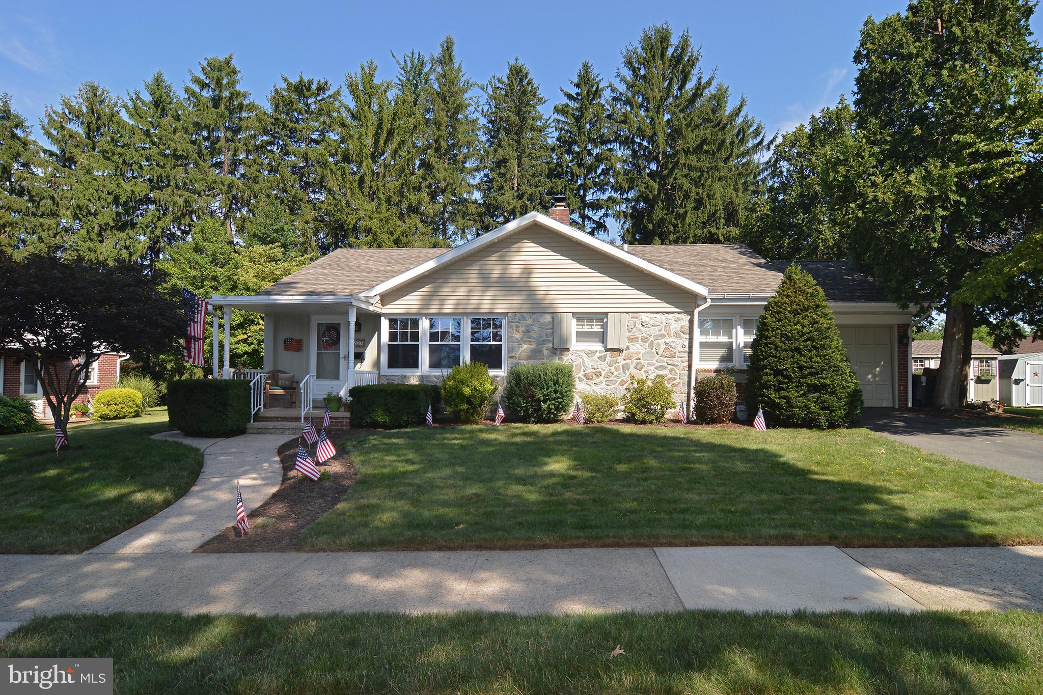 207 Wellington Road Reading, PA 19607 - Photo 2 of 34 Gallery Image 2