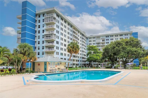 $150,000 | 4200 Hillcrest Drive, Unit 504, Hollywood, FL 33021