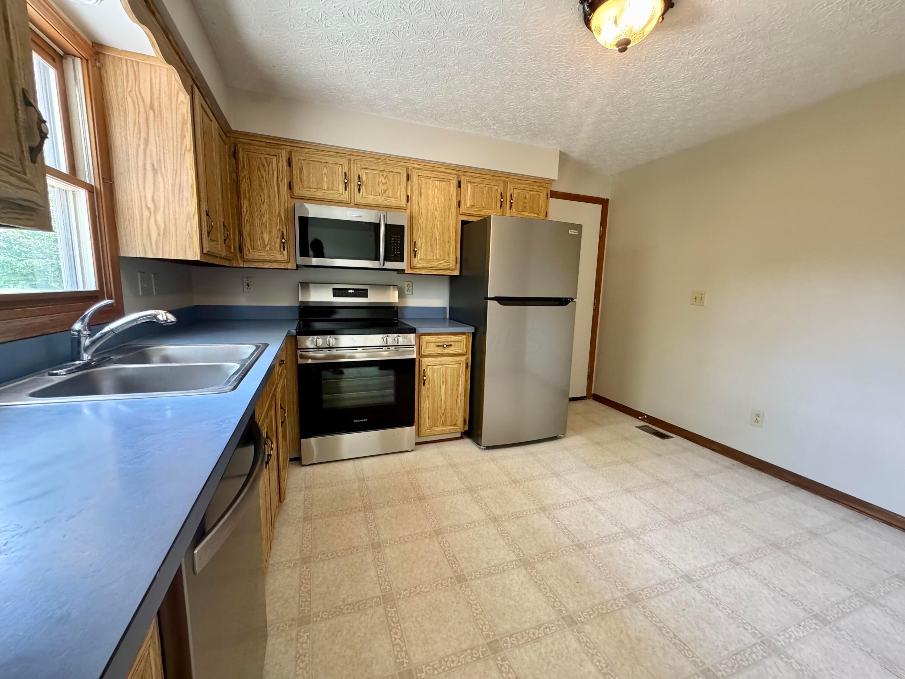 5275 Harlem Road Galena, OH 43021 - Photo 4 of 21 2b