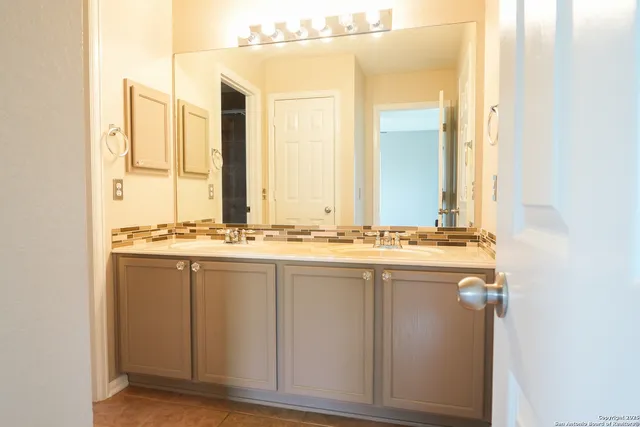 $1,700 | 2559 Grayson Circle, Unit 2559, San Antonio, TX 78232