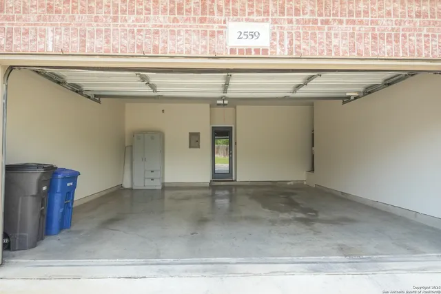 $1,700 | 2559 Grayson Circle, Unit 2559, San Antonio, TX 78232