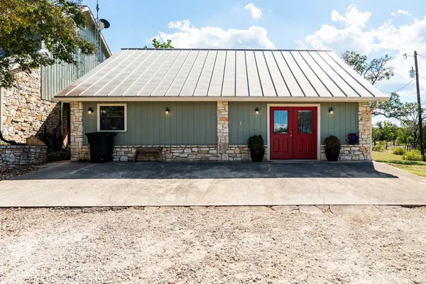 $749,999 | 43 High Street Road, Comfort, TX 78013