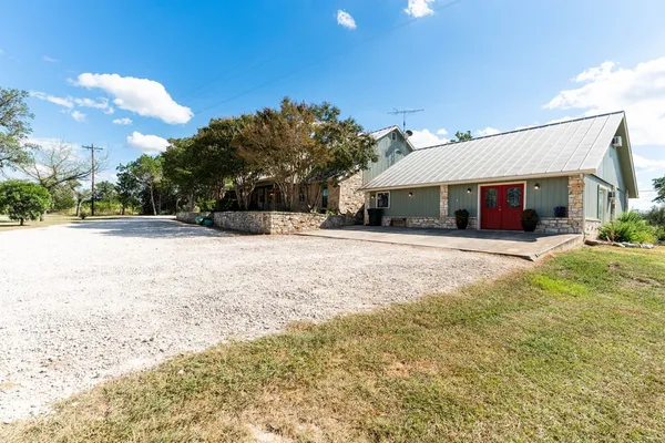 $749,999 | 43 High Street Road, Comfort, TX 78013