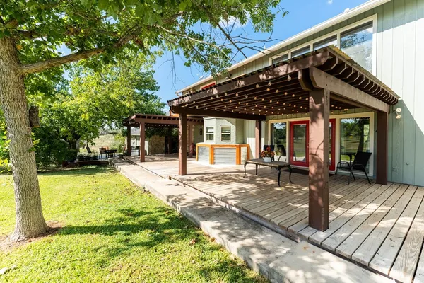 $749,999 | 43 High Street Road, Comfort, TX 78013