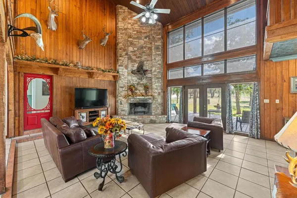 $749,999 | 43 High Street Road, Comfort, TX 78013