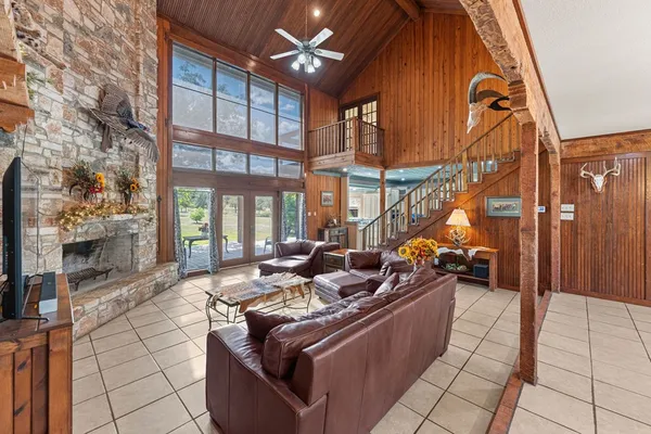 $749,999 | 43 High Street Road, Comfort, TX 78013