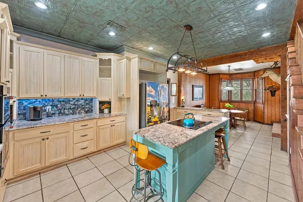 $749,999 | 43 High Street Road, Comfort, TX 78013