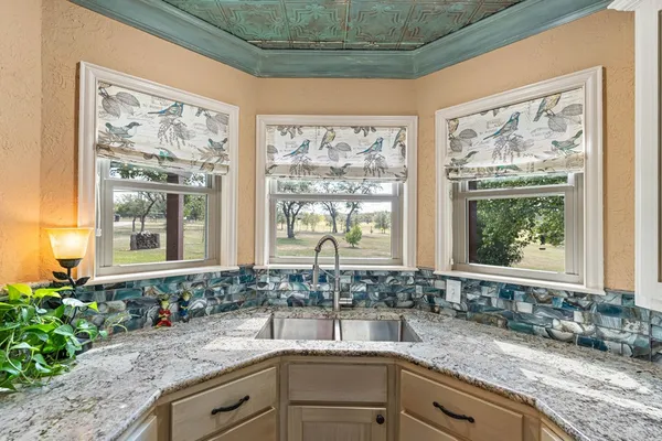 $749,999 | 43 High Street Road, Comfort, TX 78013