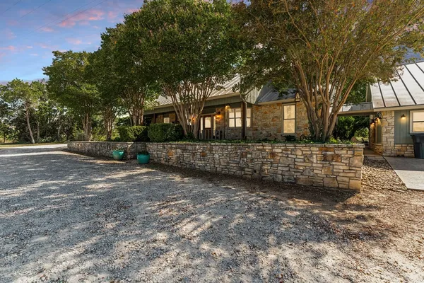 $749,999 | 43 High Street Road, Comfort, TX 78013
