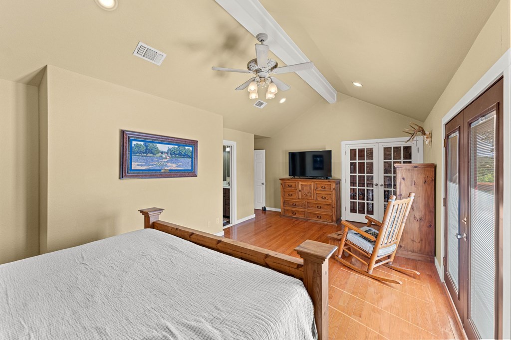 43 High Street Road Comfort, TX 78013 - Photo 55 of 90 a bedroom with a large bed and a flat screen tv