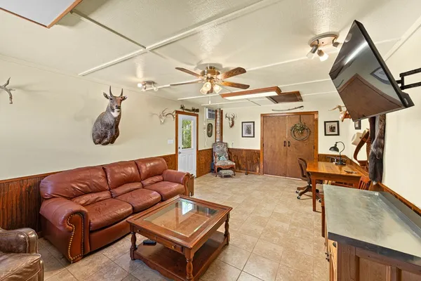 $749,999 | 43 High Street Road, Comfort, TX 78013