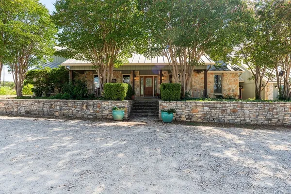 $749,999 | 43 High Street Road, Comfort, TX 78013