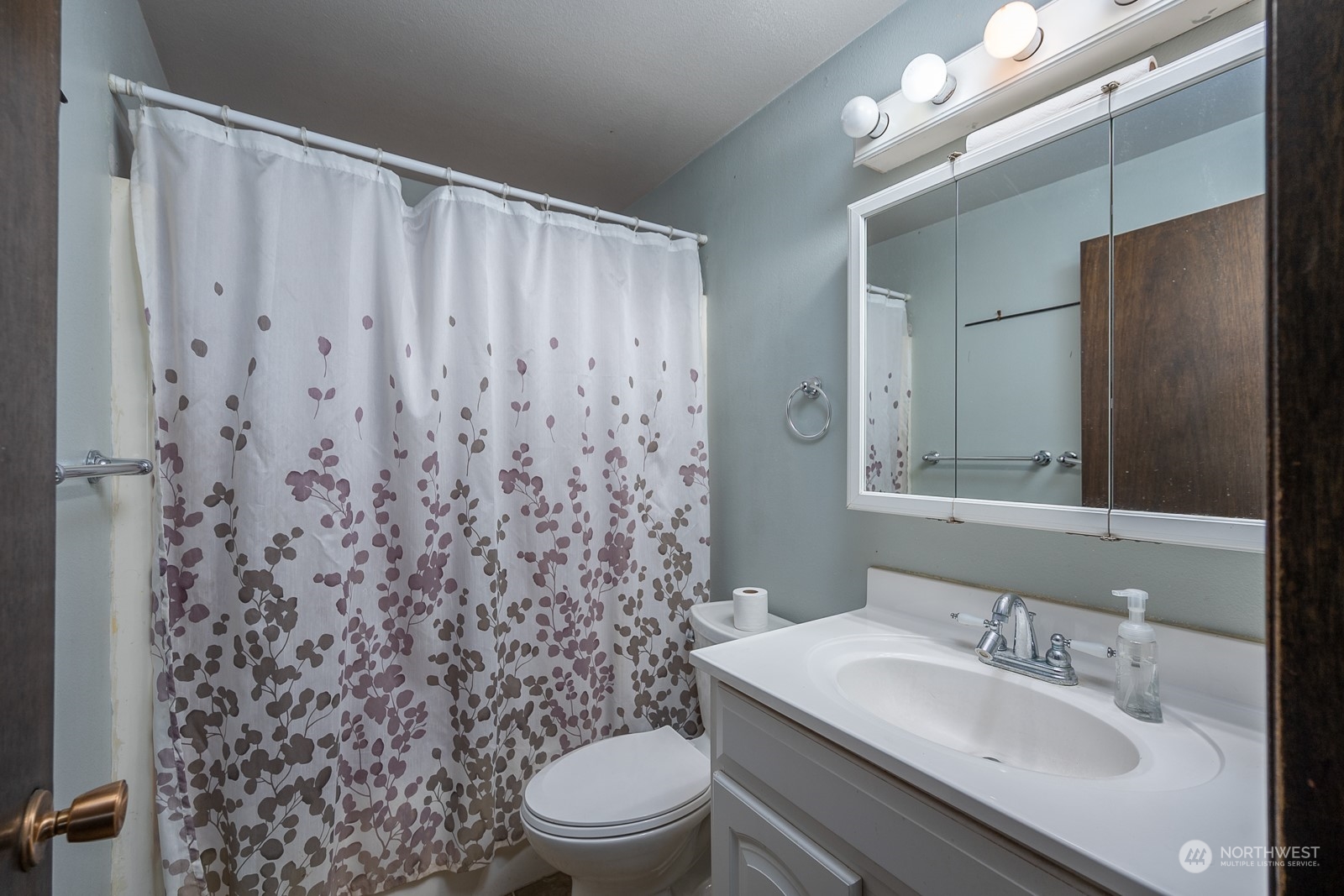 329 Maringo Road Ephrata, WA 98823 - Photo 11 of 18 a bathroom with a sink toilet and shower