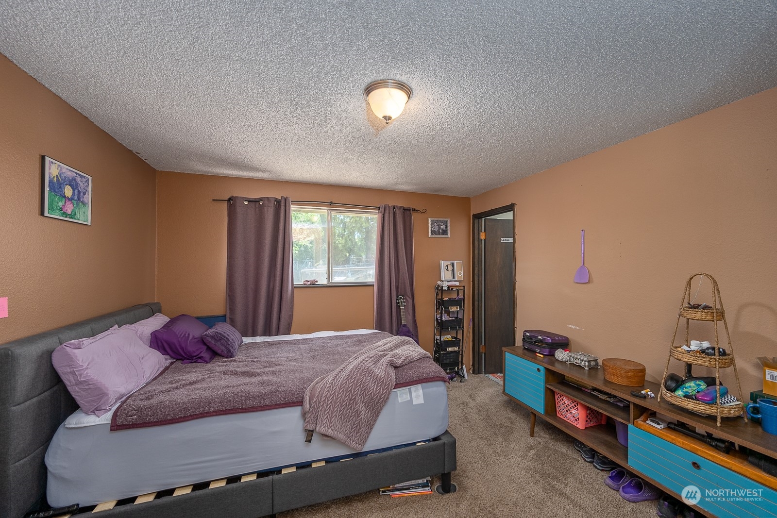 329 Maringo Road Ephrata, WA 98823 - Photo 15 of 18 a bedroom with a bed and a dresser