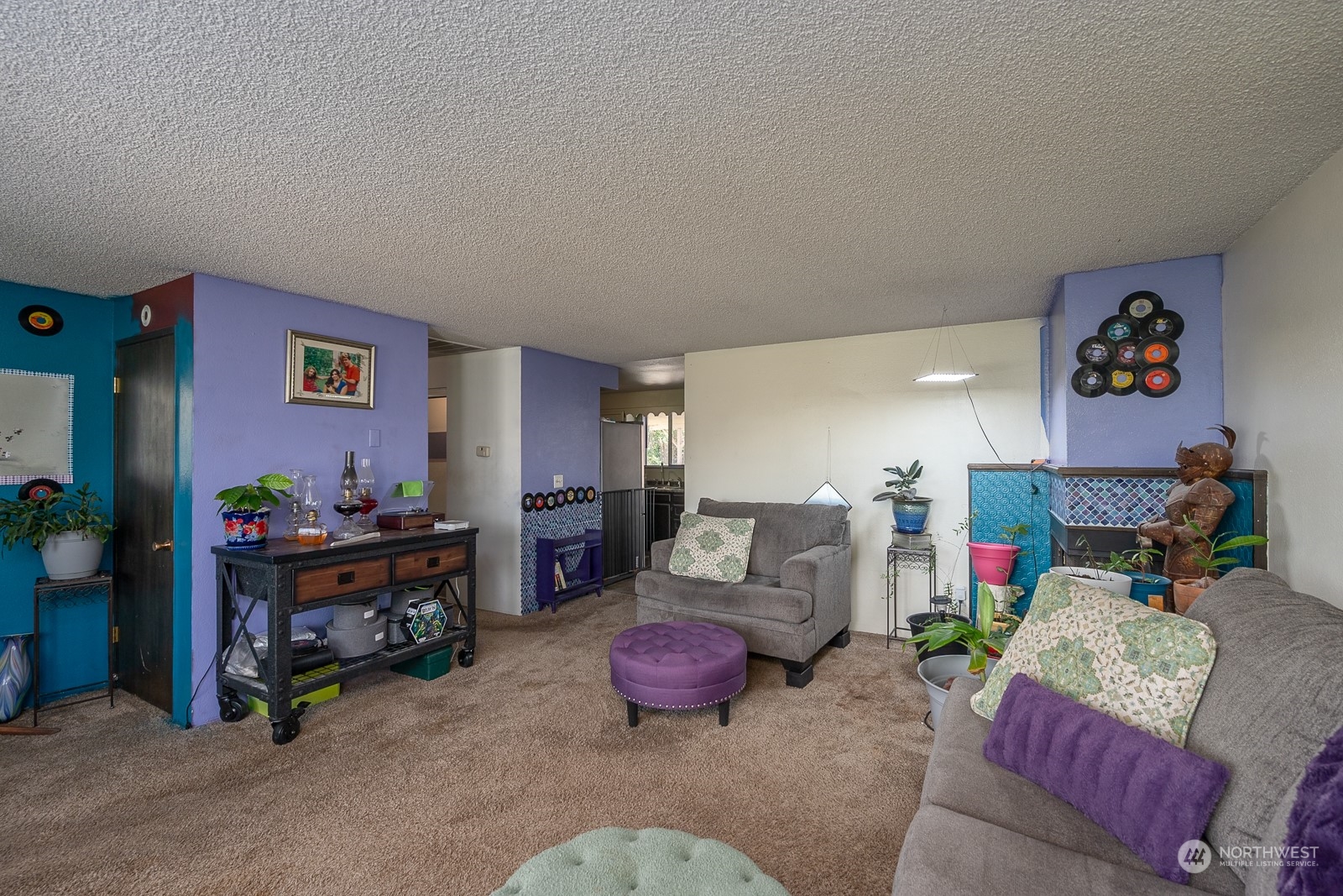 329 Maringo Road Ephrata, WA 98823 - Photo 3 of 18 a living room with furniture and a mirror
