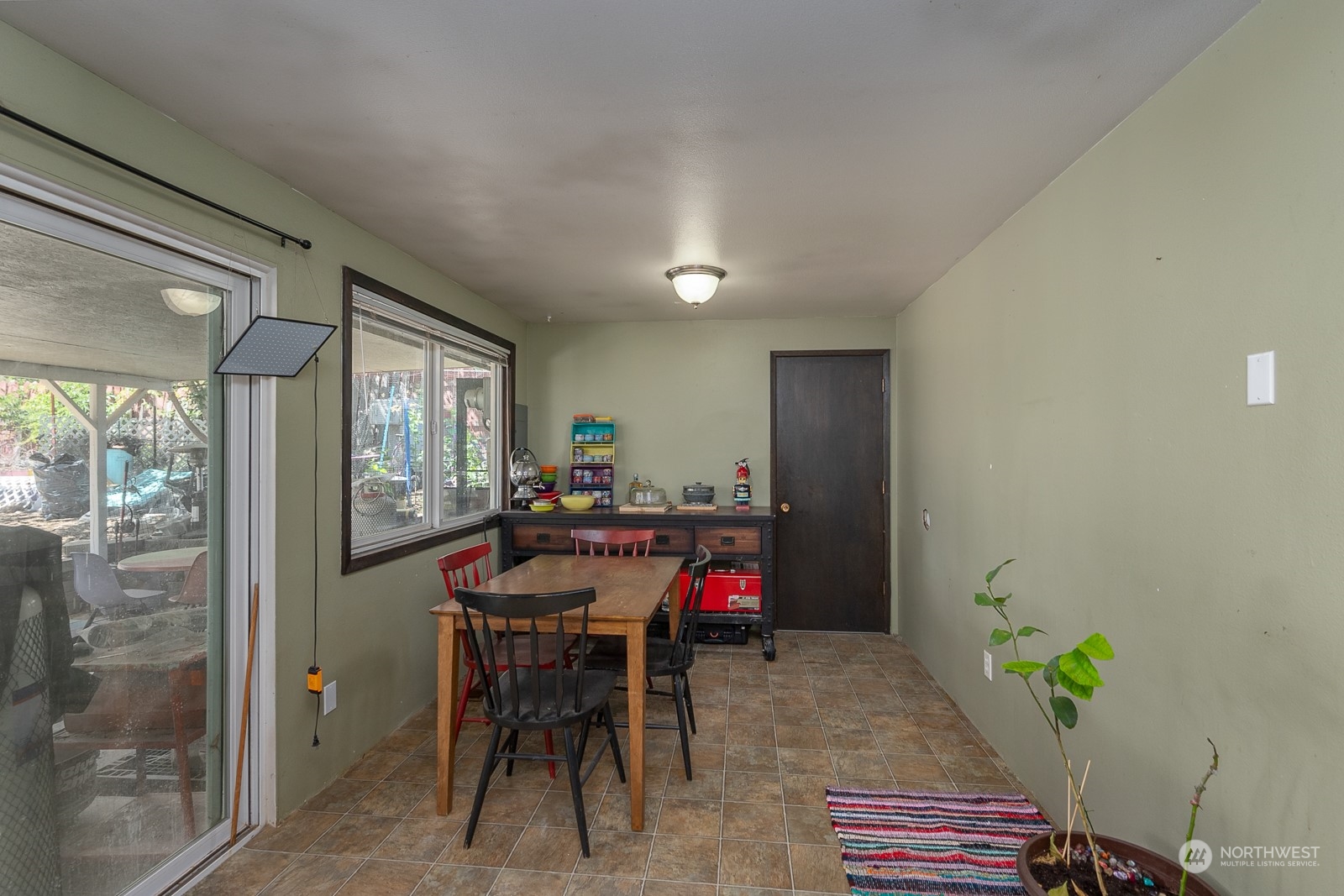 329 Maringo Road Ephrata, WA 98823 - Photo 6 of 18 a dining room with furniture and window