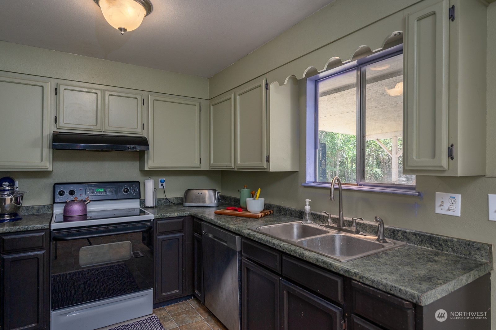 329 Maringo Road Ephrata, WA 98823 - Photo 9 of 18 a kitchen with granite countertop a sink a stove and cabinets
