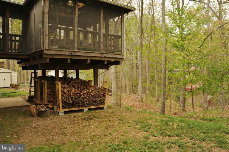 7004 Elkton Drive Springfield, VA 22152 - Photo 24 of 30 Yard - Deck