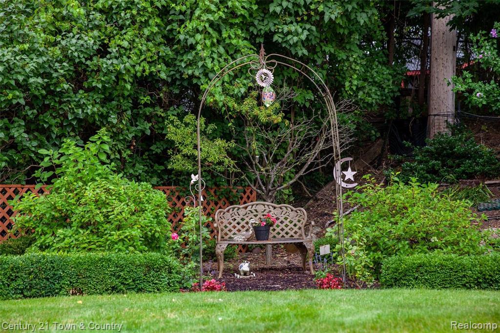 292 Thalia Avenue Rochester Hills, MI 48307 - Photo 33 of 36