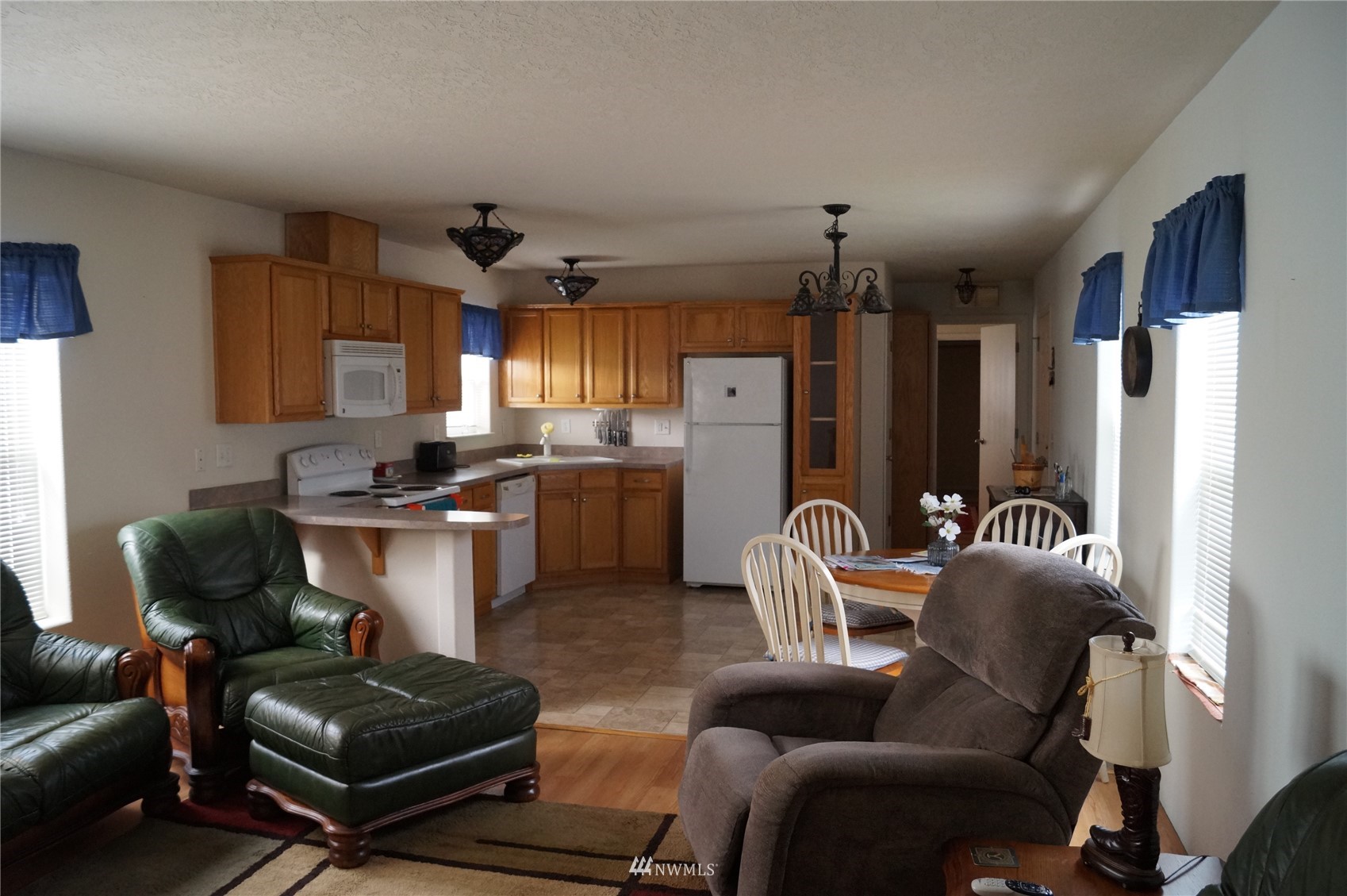 31 Meander Way Aberdeen, WA 98520 - Photo 3 of 24 Gallery Image 3