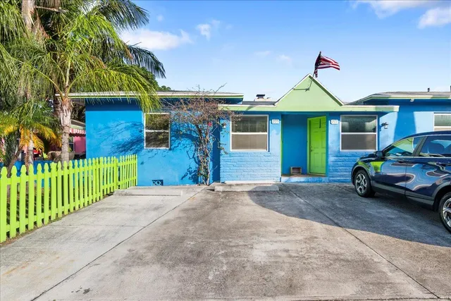 a view of a car park in front of house