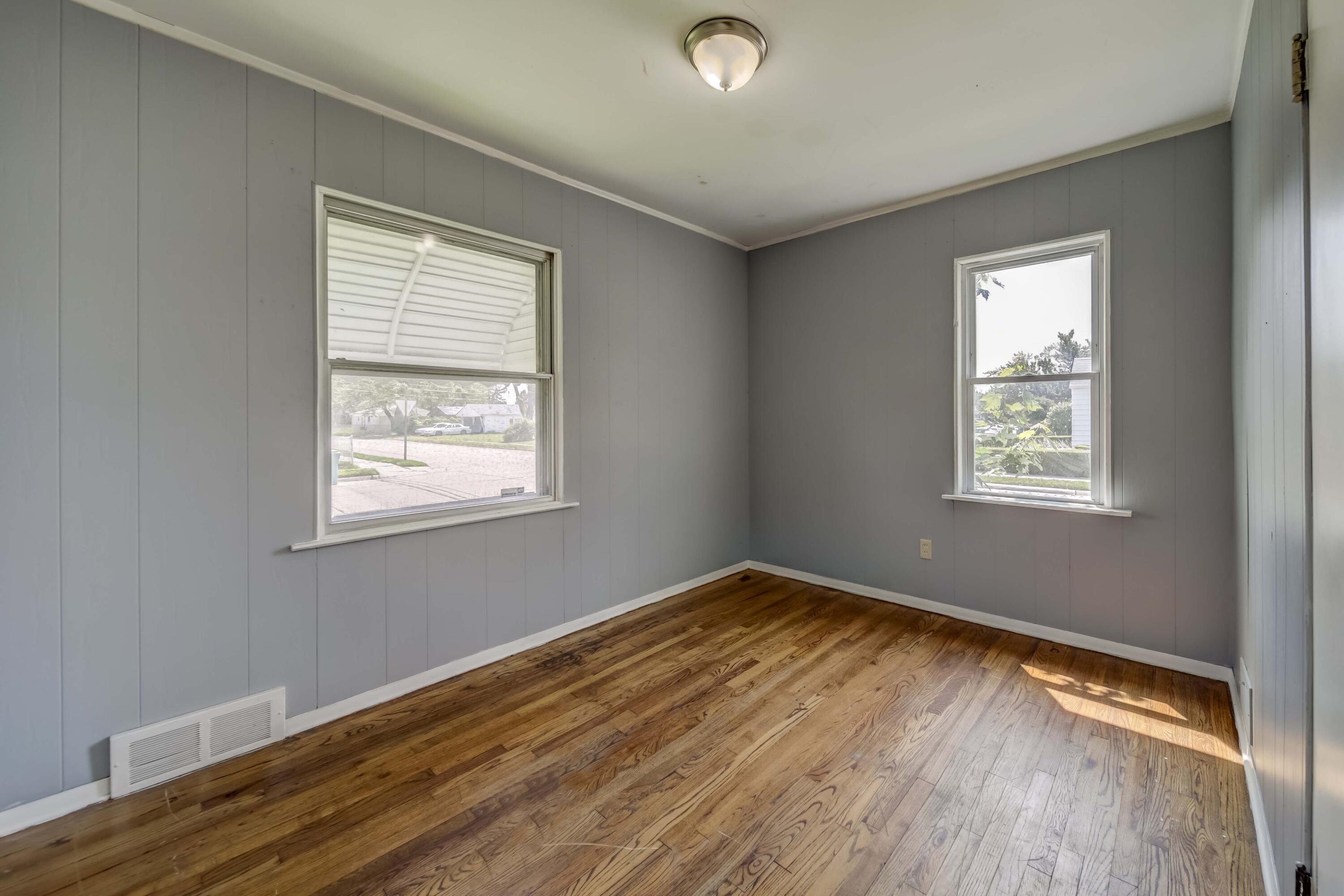 24501 Fern Avenue Eastpointe, MI 48021 - Photo 5 of 12 24501 Fern Ave, Eastpointe, MI Bedroom 1