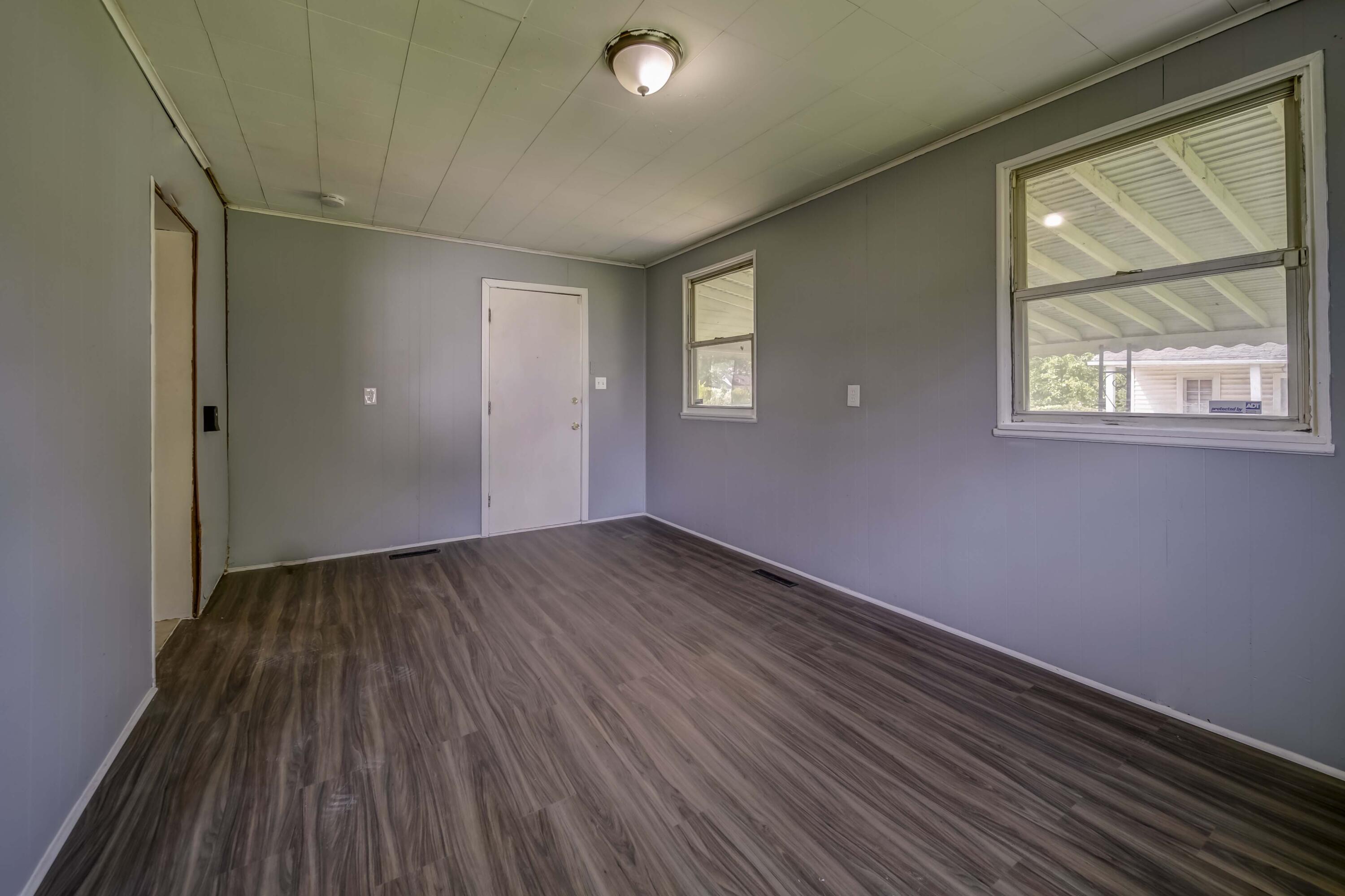 24501 Fern Avenue Eastpointe, MI 48021 - Photo 8 of 12 24501 Fern Ave, Eastpointe, MI Family ro