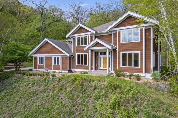$699,000 | 104 Forest Oak Court, Winona, MN 55987
