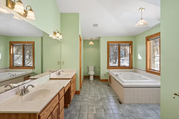 $729,000 | 104 Forest Oak Court, Winona, MN 55987